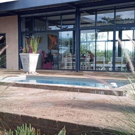 Hackberry House Black Thorn Cottage, Off Grid Khemsbok ภายนอก รูปภาพ