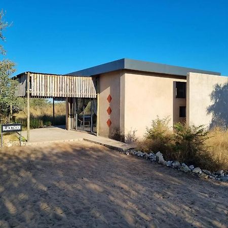 Hackberry House Black Thorn Cottage, Off Grid Khemsbok ภายนอก รูปภาพ