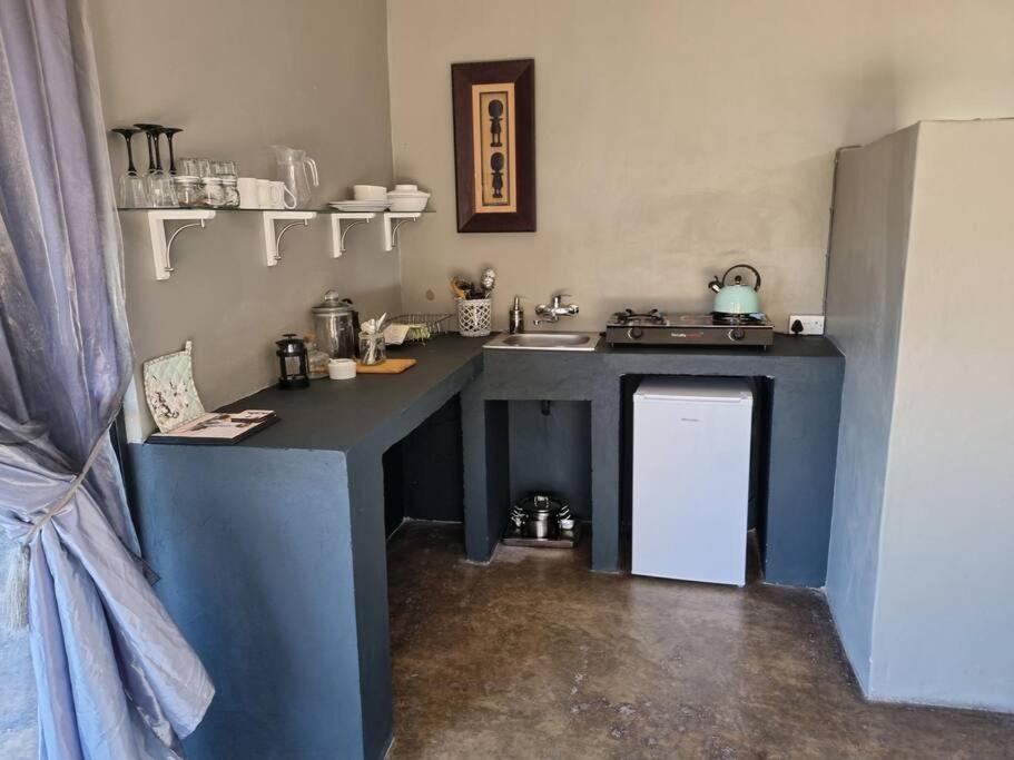 Hackberry House Black Thorn Cottage, Off Grid Khemsbok ภายนอก รูปภาพ