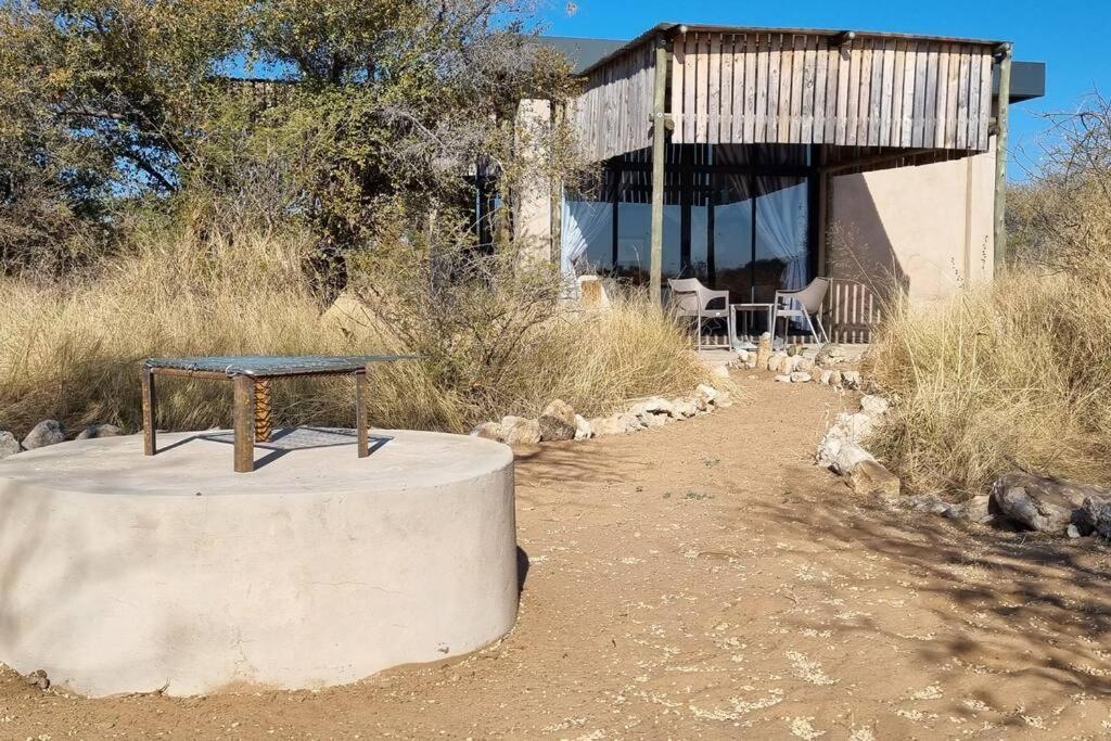 Hackberry House Black Thorn Cottage, Off Grid Khemsbok ภายนอก รูปภาพ