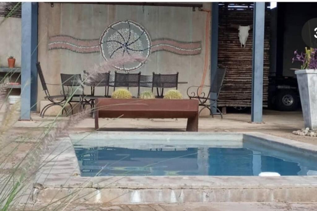 Hackberry House Black Thorn Cottage, Off Grid Khemsbok ภายนอก รูปภาพ